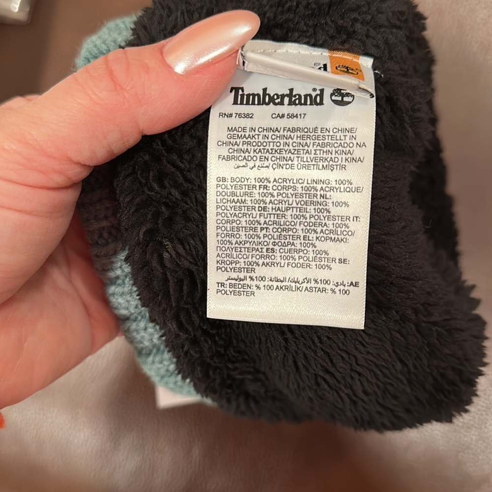 Cable knit hat with fleece lining - Picture 4 of 5